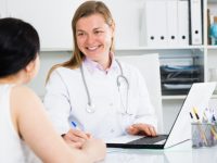 woman-visiting-female-doctor_1398-4756